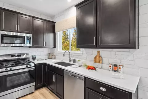 Kitchen - 5817 Montrose Ct, Morrow, OH 45152 photo 3 of 11