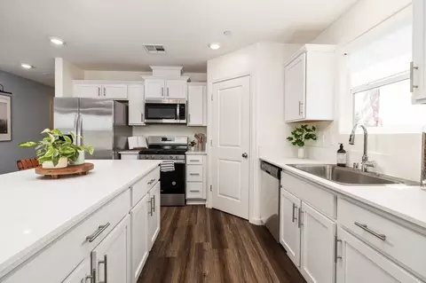 Kitchen - 8107 Crofton Way, Bakersfield, CA 93307 photo 2 of 4