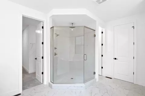 Bath - Cambrium Ct., Wentzville, MO 63385 photo 3 of 4