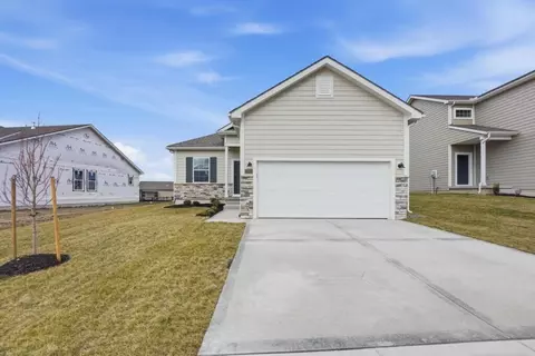 27012 E Dogwood Ln, Lake Lotawana, MO 64086