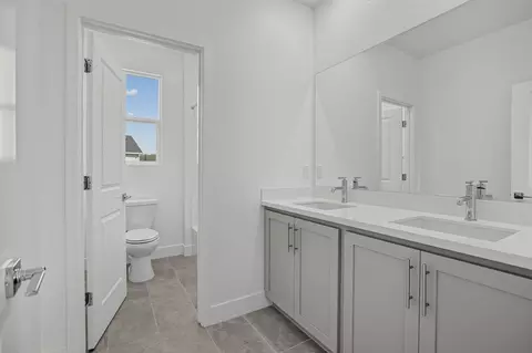 Bath - 882 Shasta Ave, Ripon, CA 95366 photo 1 of 3