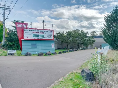 Exterior - 1318 E Luna St, Newberg, OR 97132 photo 12 of 14