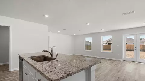 Kitchen - 275 Eunola Ln, Freeport, FL 32439 photo 4 of 6