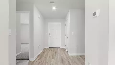 Entry Way - 275 Eunola Ln, Freeport, FL 32439 photo 2 of 5