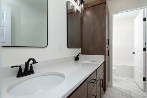 Bath - 822 S Ridgemont Dr, Nixa, MO 65714 photo 1 of 4