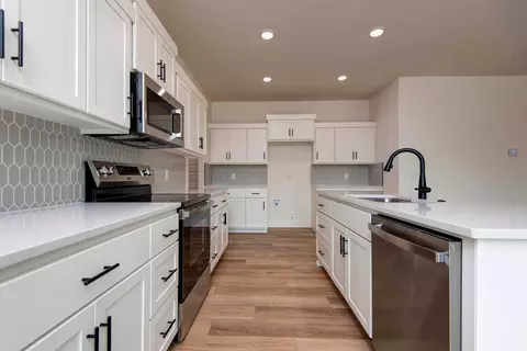 Kitchen - 822 S Ridgemont Dr, Nixa, MO 65714 photo 3 of 4