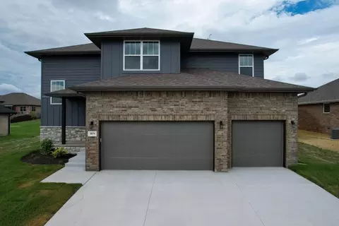 822 S Ridgemont Dr, Nixa, MO 65714