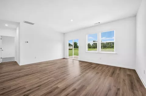Living - 105 Kanza Trl, Perry, GA 31069 photo 2 of 3