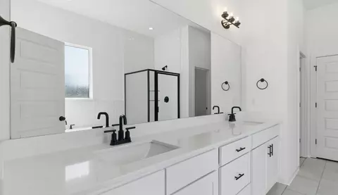 Bath - 588 Renley St, Springdale, AR 72762 photo 1 of 5