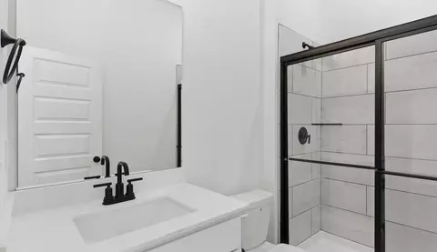 Bath - 588 Renley St, Springdale, AR 72762 photo 4 of 5