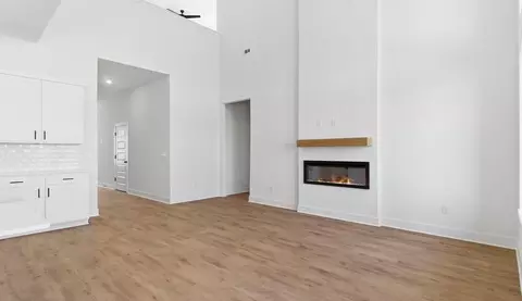 Living - 588 Renley St, Springdale, AR 72762 photo 2 of 2