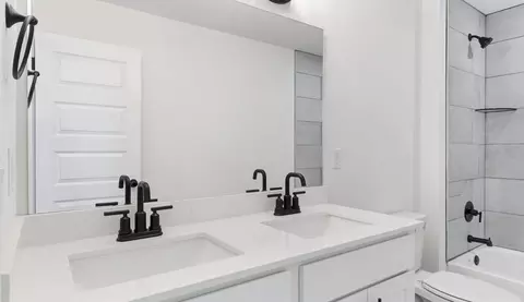 Bath - 588 Renley St, Springdale, AR 72762 photo 5 of 5