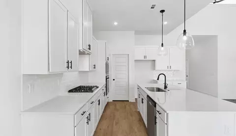 Kitchen - 588 Renley St, Springdale, AR 72762 photo 2 of 3