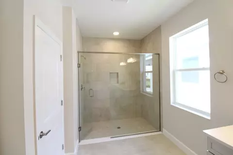Bath - 5296 High Line Dr, Saint Cloud, FL 34771 photo 4 of 9