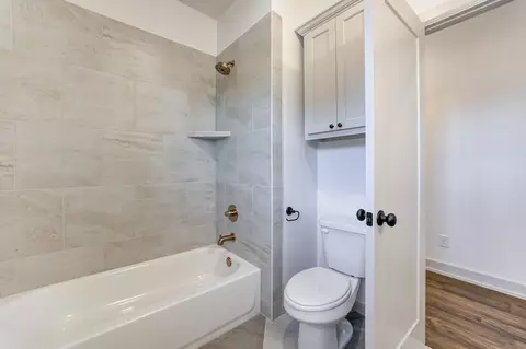Bath - 7916 Amber Ridge Dr, Edmond, OK 73034 photo 5 of 6