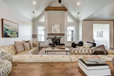 Living - 7916 Amber Ridge Dr, Edmond, OK 73034 photo 4 of 4