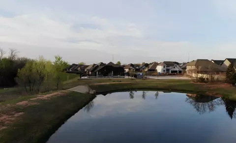 View/Area - 7916 Amber Ridge Dr, Edmond, OK 73034 photo 4 of 8