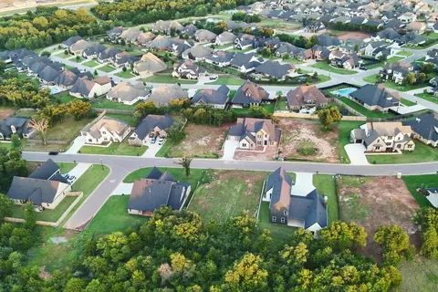 View/Area - 7916 Amber Ridge Dr, Edmond, OK 73034 photo 7 of 8
