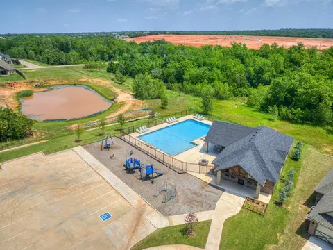 View/Area - 7916 Amber Ridge Dr, Edmond, OK 73034 photo 3 of 8