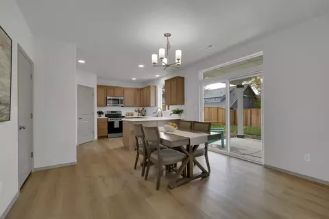 Dining - 6401 Road 52, Pasco, WA 99301 photo 1 of 1