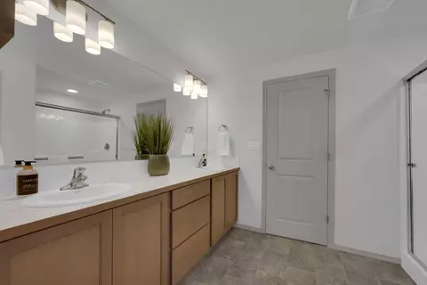 Bath - 6401 Road 52, Pasco, WA 99301 photo 2 of 5