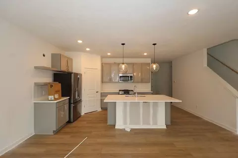 Kitchen - 2140 Ellen Dr, Springfield, OH 43528 photo 2 of 2