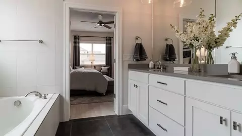 Bath - 427 Fox Trl, Springdale, AR 72762 photo 1 of 3