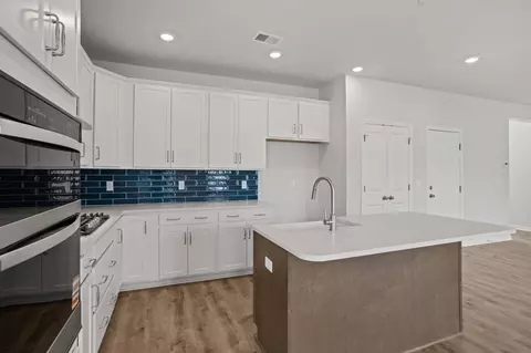Kitchen - 622 Sweetspire Trl, Seneca, SC 29678 photo 3 of 3