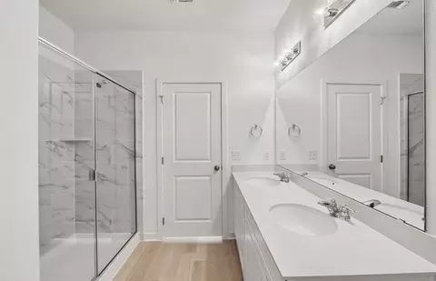 Bath - 108 Eagle Valley Dr, Elgin, TX 78621 photo 1 of 2