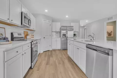 Kitchen - 3020 Emberly Dr, Roebuck, SC 29376 photo 6 of 12