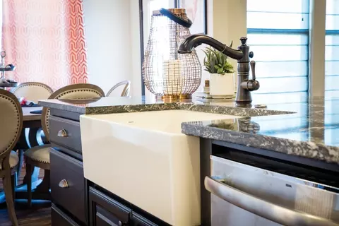 Kitchen - 16140 Tall Grass Dr, Moore, OK 73170 photo 4 of 7