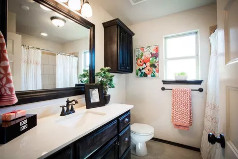 Bath - 16140 Tall Grass Dr, Moore, OK 73170 photo 2 of 6