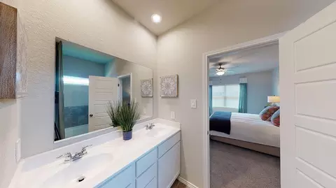 Bath - 8011 Windflower Ln, Fort Smith, AR 72916 photo 1 of 3