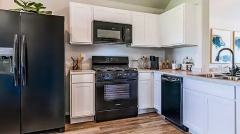 Kitchen - 8011 Windflower Ln, Fort Smith, AR 72916 photo 2 of 2