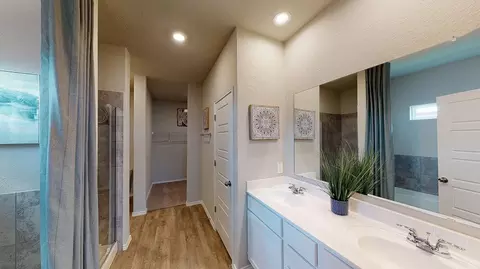 Bath - 8011 Windflower Ln, Fort Smith, AR 72916 photo 2 of 3