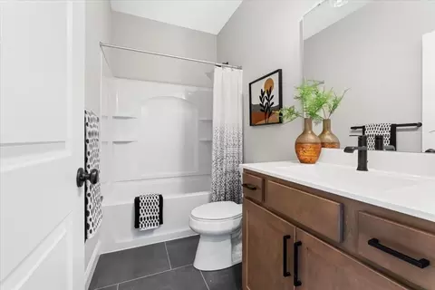 Bath - 6093 St Charles St, Cottleville, MO 63304 photo 4 of 6