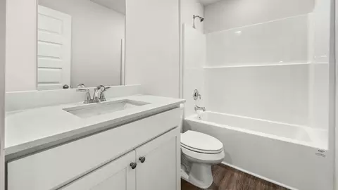 Bath - 4059 Falcon Dr, Chipley, FL 32428 photo 3 of 4