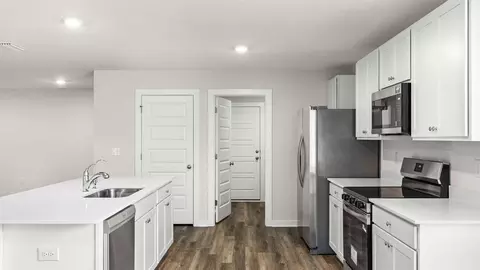 Kitchen - 4059 Falcon Dr, Chipley, FL 32428 photo 2 of 5