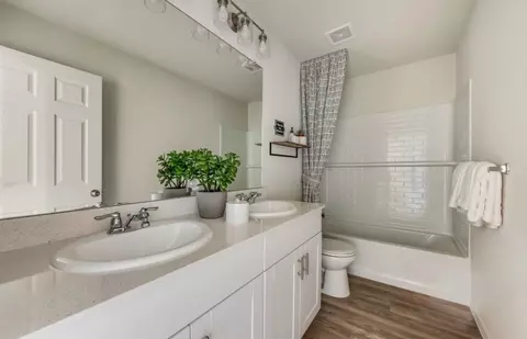 Bath - Corymbia Drive, Terrell, TX 75160 photo 3 of 4