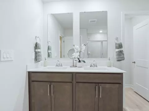 Bath - 5918 Fallowfield Ln, Raleigh, NC 27616 photo 2 of 3