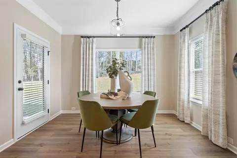 Dining - Bibb Garrett Rd, Tanner, AL 35671 photo 9 of 15