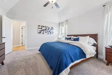 Bedroom - 932 Hydrangea Way, Edmond, OK 73034 photo 2 of 14