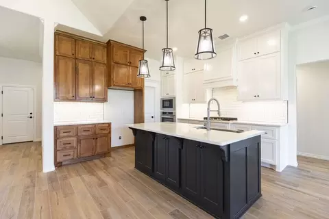 Kitchen - 932 Hydrangea Way, Edmond, OK 73034 photo 2 of 22