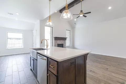 Kitchen - 932 Hydrangea Way, Edmond, OK 73034 photo 12 of 22