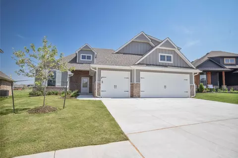 Exterior - 932 Hydrangea Way, Edmond, OK 73034 photo 6 of 32