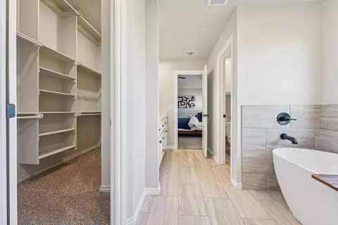 Entry Way - 932 Hydrangea Way, Edmond, OK 73034 photo 1 of 5