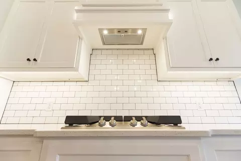 Kitchen - 932 Hydrangea Way, Edmond, OK 73034 photo 4 of 22