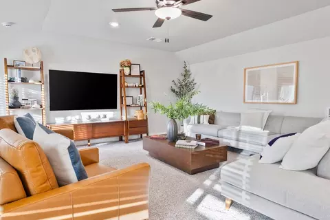 Living - 932 Hydrangea Way, Edmond, OK 73034 photo 7 of 21