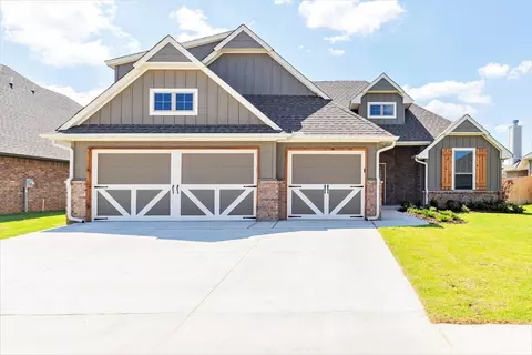 Exterior - 932 Hydrangea Way, Edmond, OK 73034 photo 4 of 32