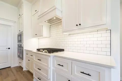 Kitchen - 932 Hydrangea Way, Edmond, OK 73034 photo 5 of 22
